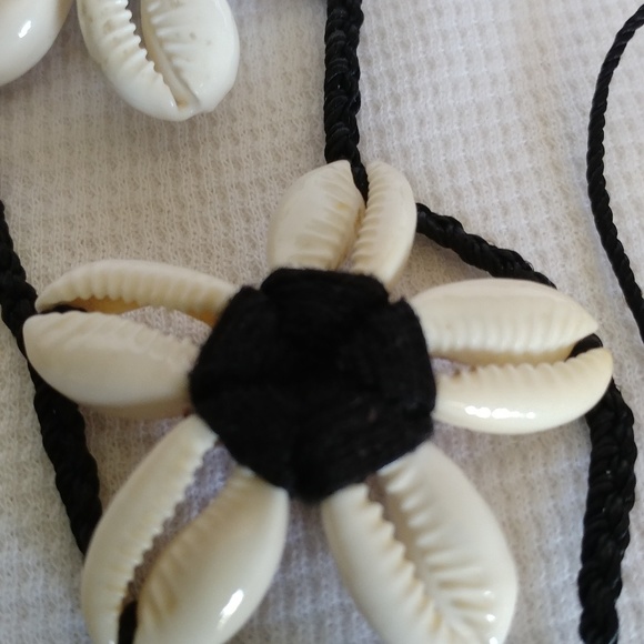 Belt Shell Flower Stretch - Picture 3 of 6